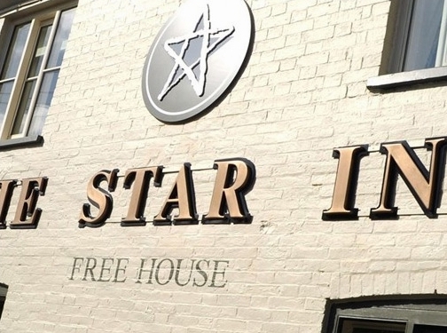 https://www.thestarinn1744.co.uk/rooms/ website